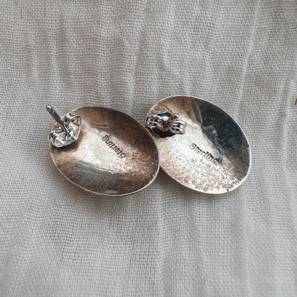 ❣️SALE❣️Vintage snowflake jasper stud earrings - Picture 3 of 3